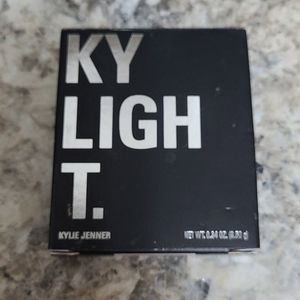 Kylie Cosmetics Kylighter in shade Ice Me Out